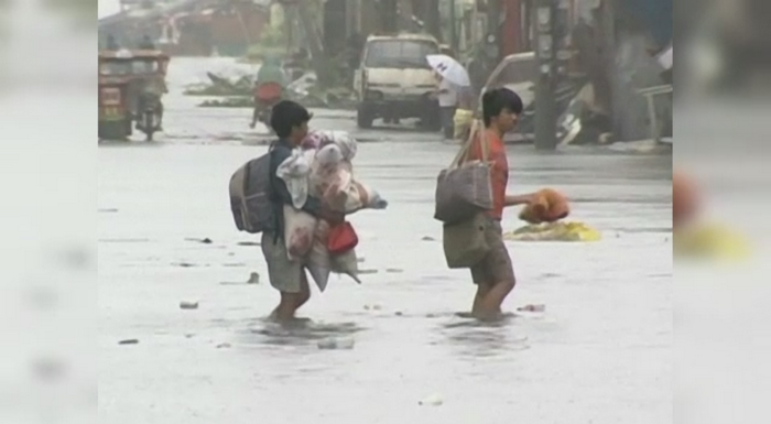 Taifunul Hagupit matura Insulele Filipine cu rafale de 20 km/h. 50 de milioane de oameni sunt in pericol