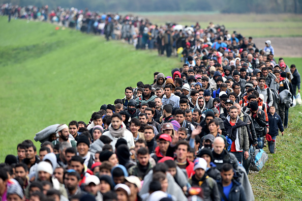 Germania se apropie sa primeasca refugiatul cu numarul UN MILION din 2015. Ce spune Angela Merkel despre Biblie si Coran