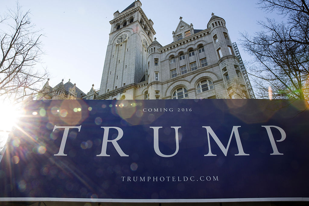 Afacerile lui Donald Trump infloresc de la o zi la alta. Cum a ajuns hotelul din Washington atat de solicitat de diplomati