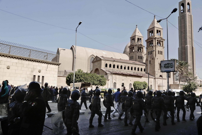 Explozie uriasa intr-o catedrala ortodoxa din Cairo. Sunt cel putin 25 de morti si 49 de raniti. FOTO