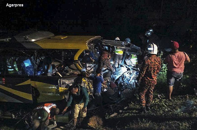 Tragedie in Malaysia, dupa ce un autobuz a cazut intr-o prapastie. 14 oameni au murit iar alti 17 au fost raniti