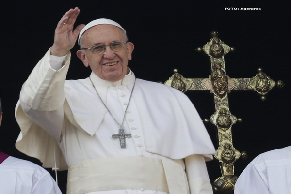 Papa Francisc: Craciunul a fost luat 