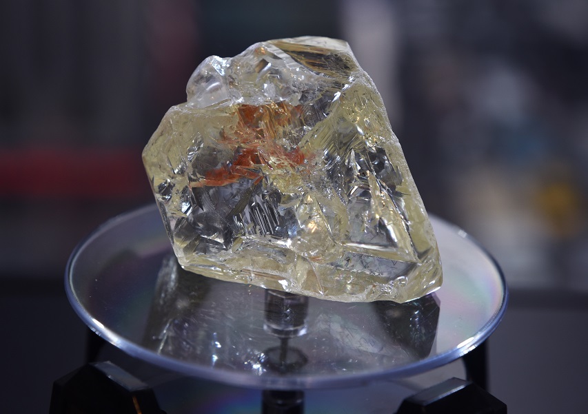 Diamant vândut cu peste 6,5 milioane de dolari. Un pastor l-a găsit şi l-a donat statului