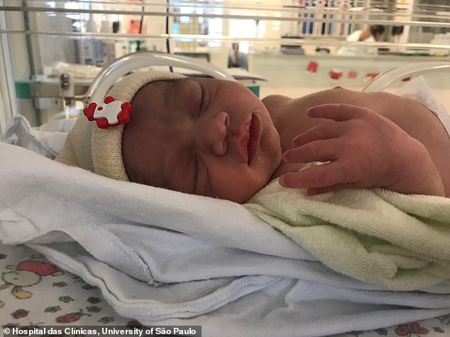 S-a născut primul copil dintr-un uter transplantat de la o donatoare decedată. FOTO