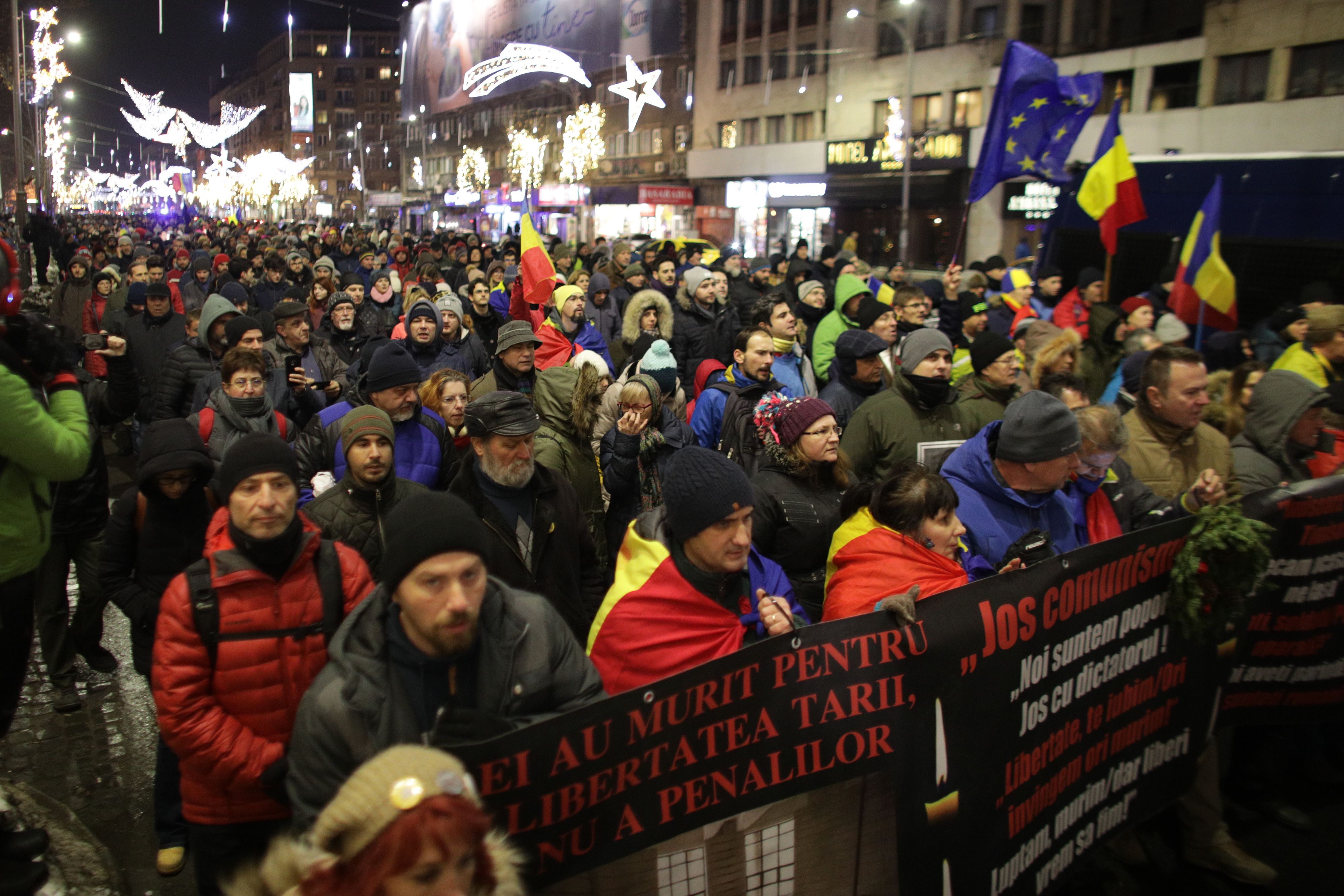 1.500 de persoane, la marșul victimelor Revoluției. Scandări anti-PSD și anti-Dragnea. VIDEO