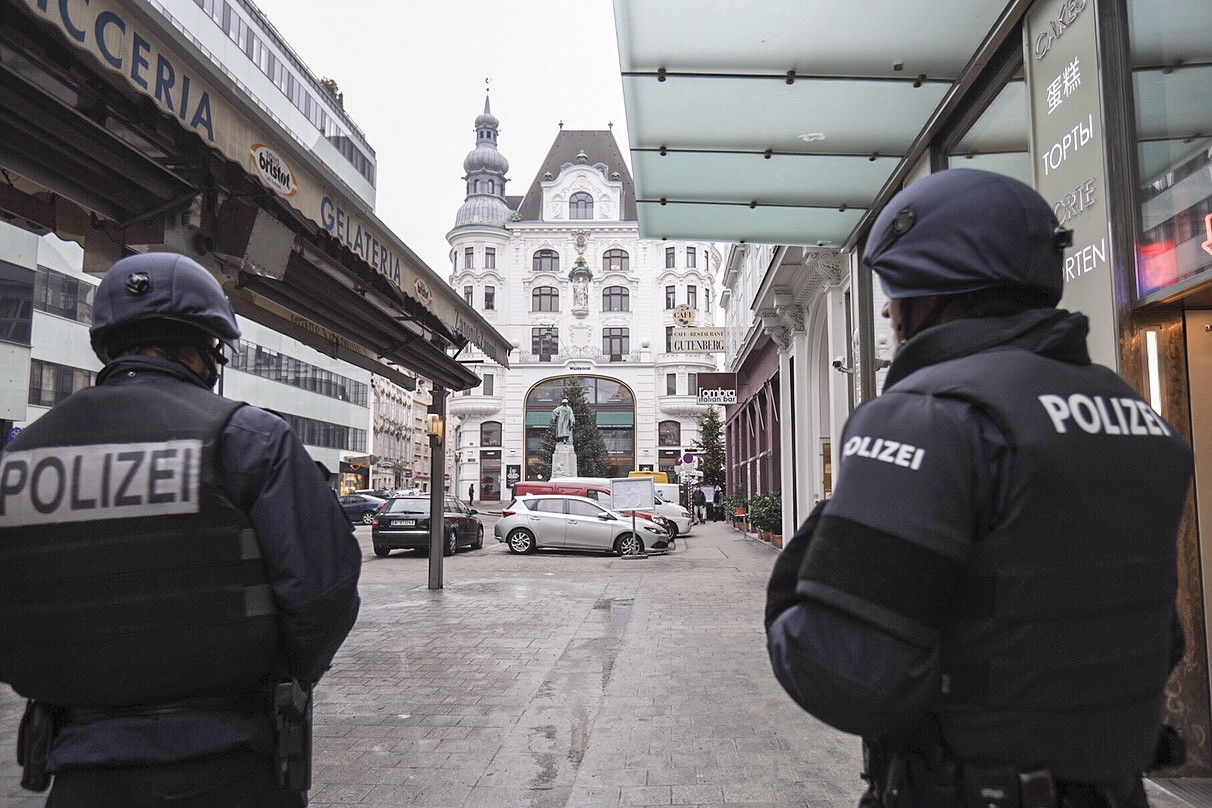 Serviciile de informații austriece ar fi putut preîntâmpina atacul de la Viena, a recunoscut ministrul de interne