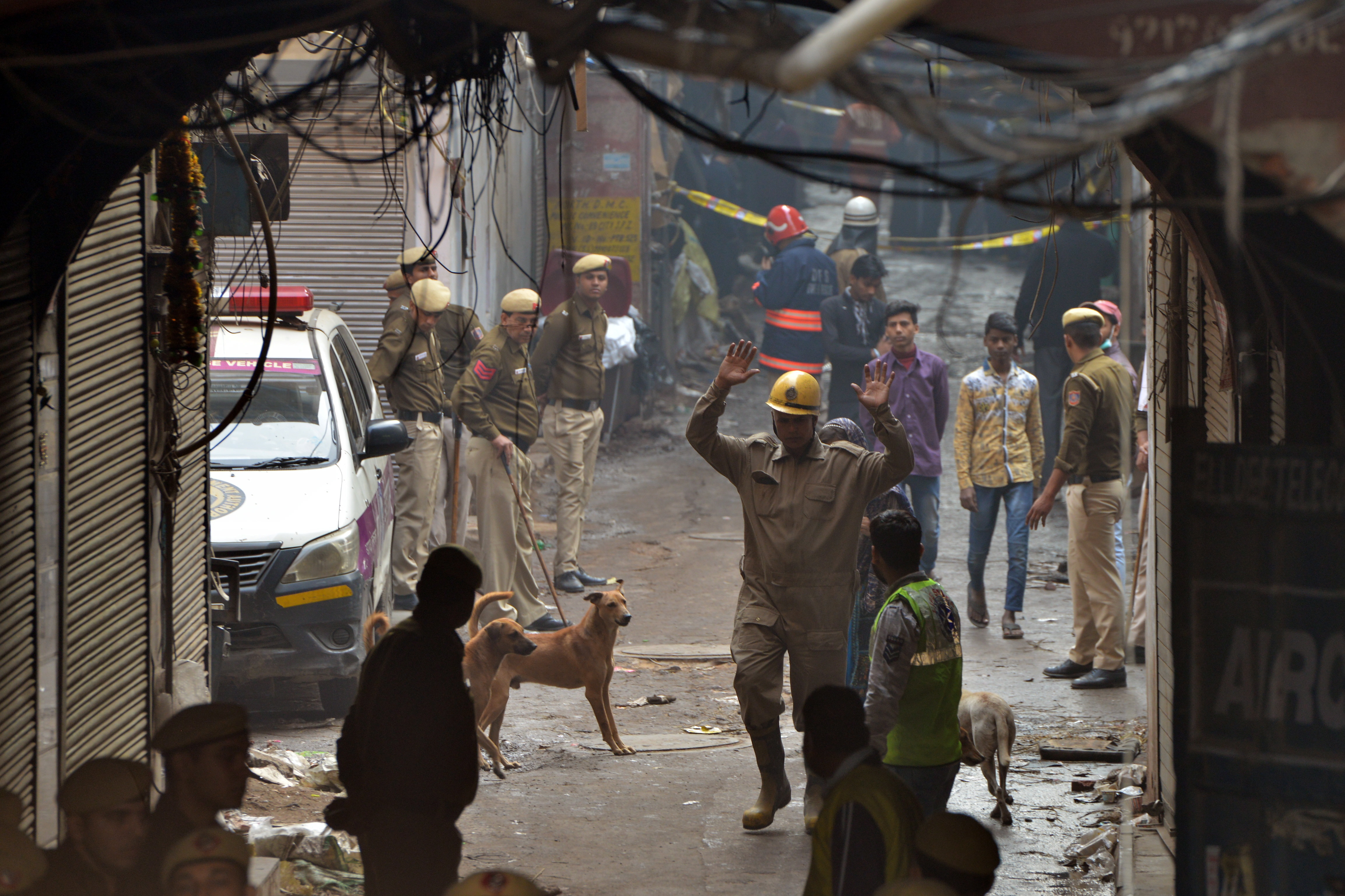 43 de persoane au murit din cauza unui incendiu la o fabrică din New Delhi, India