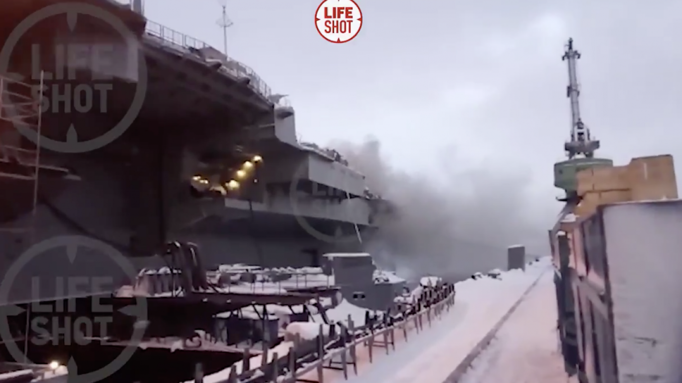 Incendiu la bordul portavionului Amiral Kuzneţov, mândria flotei lui Putin