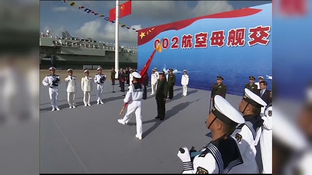 Ceremonie fastuoasă în China pentru inagurarea unui portavion. 5.000 de marinari prezenți - Imaginea 5