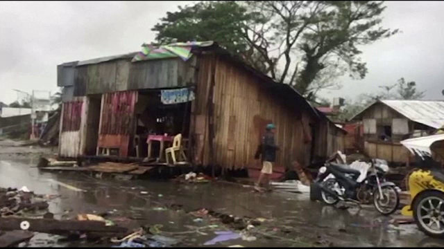 Un taifun violent a stricat Crăciunul a mii de filipinezi. Bilanțul pagubelor este uriaș