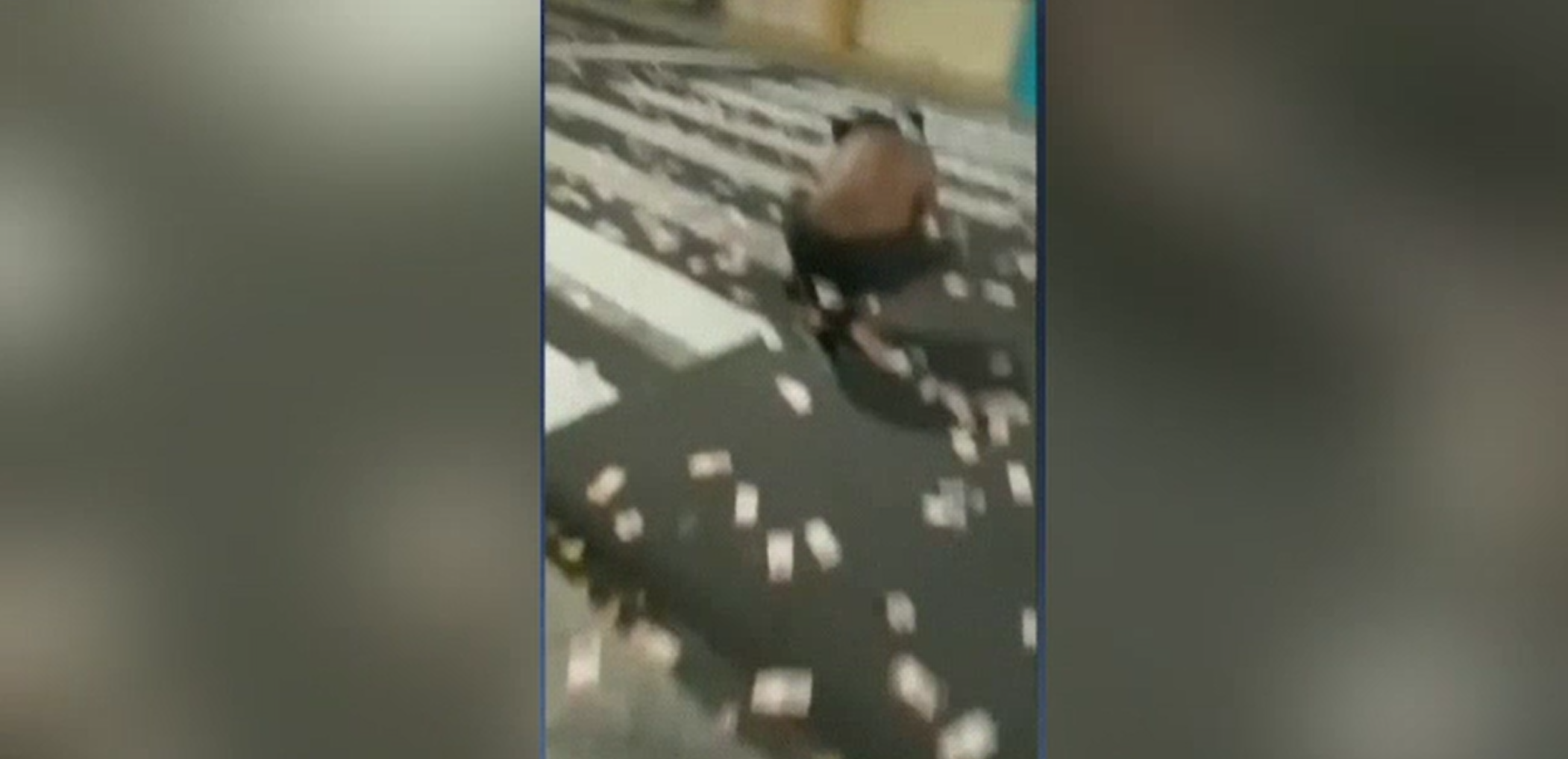 Jaf sângeros într-o bancă din Brazilia. Hoții au aruncat o parte din bani pe stradă