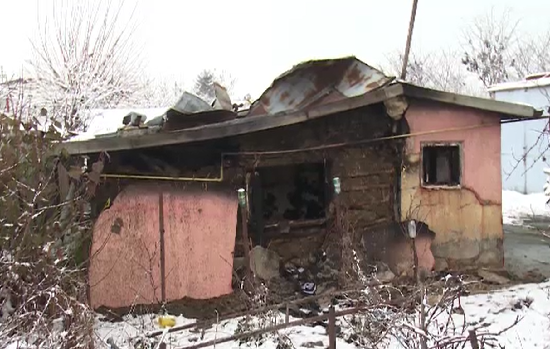 Incident tragic în Dâmbovița. Un fost pompier a murit ars de viu, în propria casă