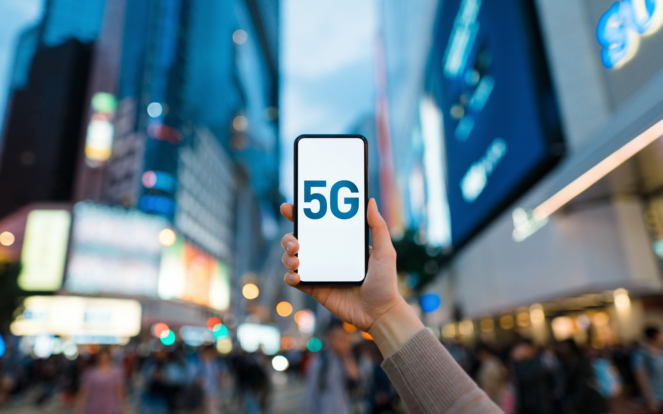 Studiu: Aproape jumătate dintre români vor să-şi cumpere un telefon nou cu tehnologie 5G