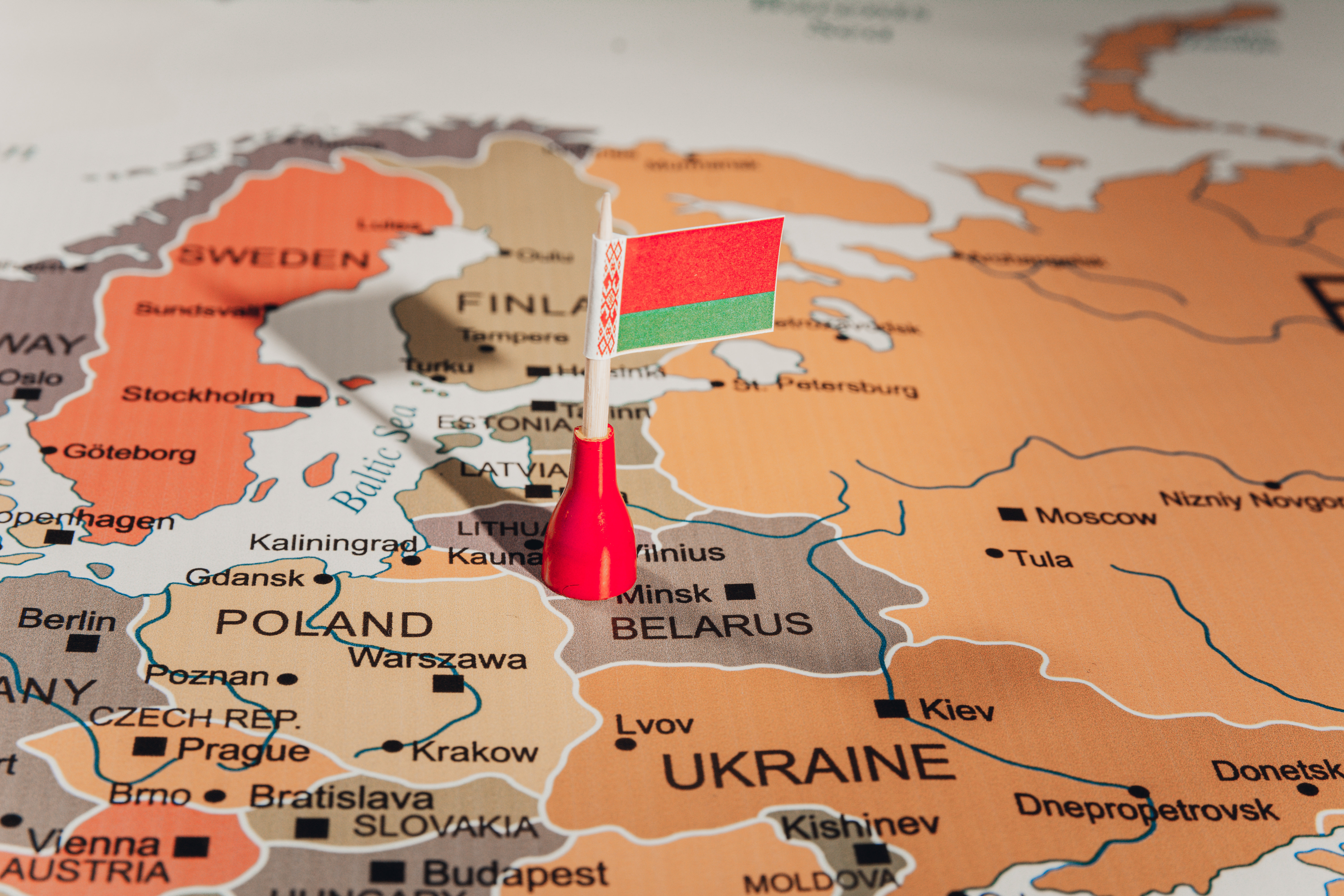 Belarusul închide frontierele terestre, din cauza pandemiei. Opoziția crede că se urmărește „ascunderea crimelor” liderului