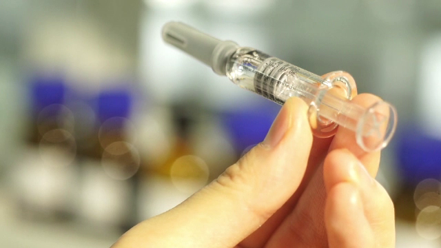 Peste 25.000 de persoane s-au vaccinat până în prezent în România. Când ar urma să înceapă a doua etapă