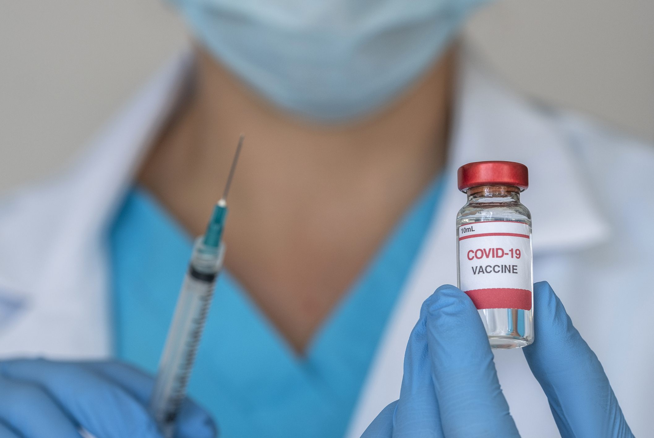 Sanofi şi GSK anunţă o întârziere în dezvoltarea vaccinului lor împotriva Covid-19