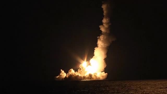 Rusia a testat patru rachete balistice, lansate de pe submarinul nuclear Vladimir Monomah