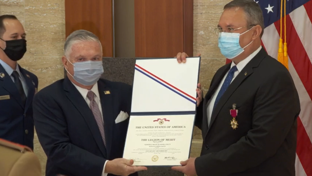 Nicolae Ciucă, decorat cu Legiunea de Merit de SUA. Reacția președintelui Klaus Iohannis