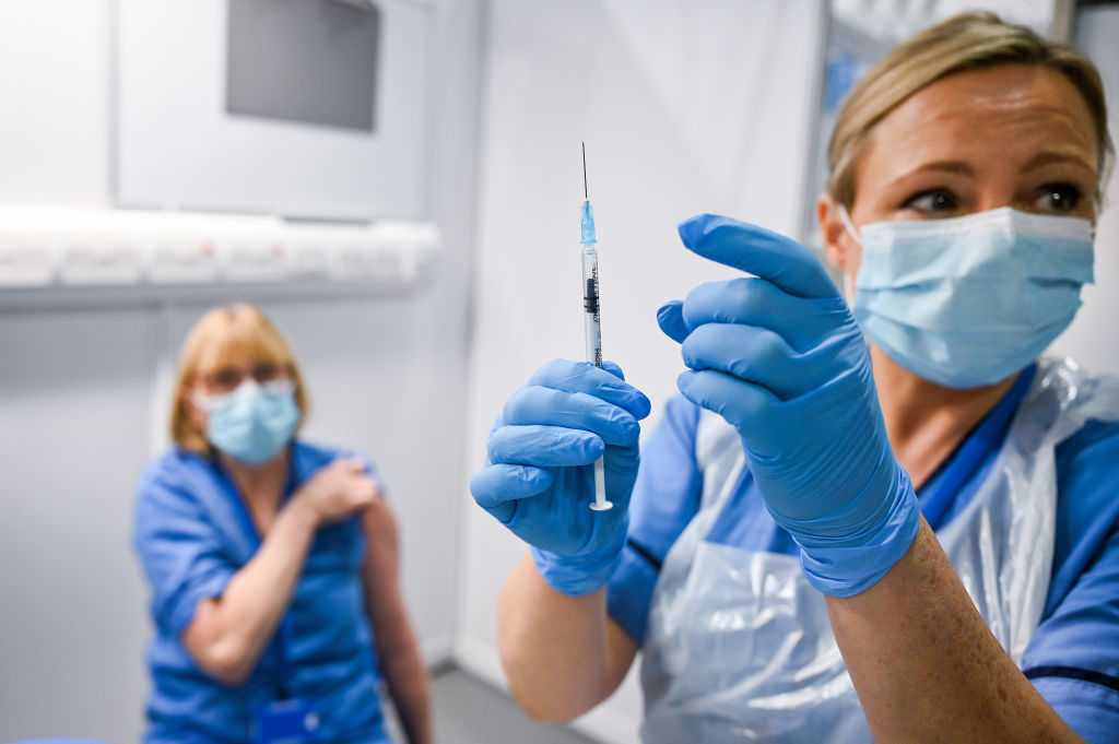 Informații false privind vaccinul anti-Covid, demontate. Ace care dispar și asistenta moartă din Alabama