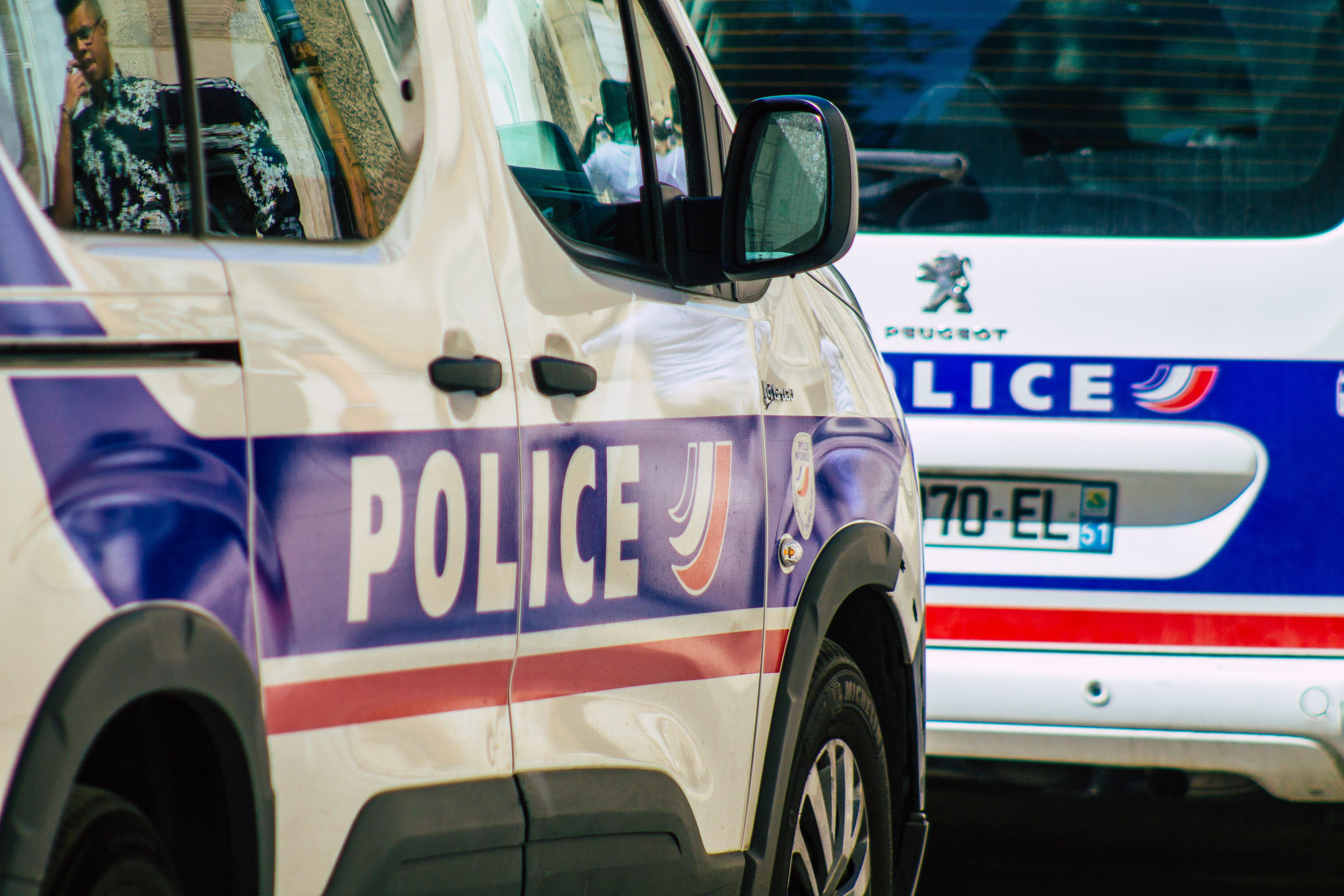 Un român a atacat cu un polizor polițiștii care l-au prins la furat în Franța