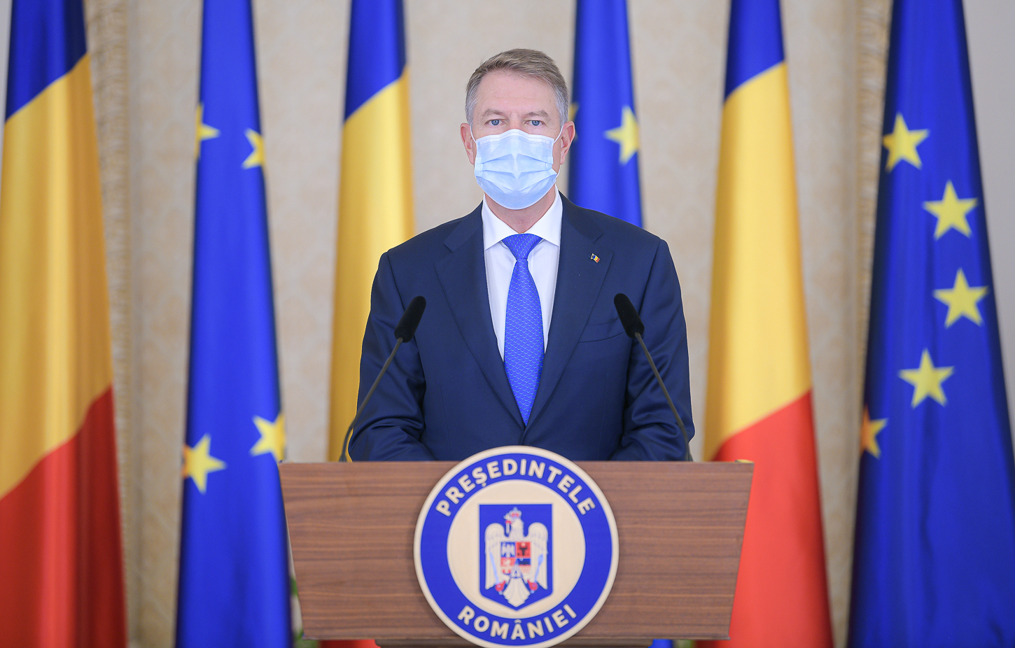 Klaus Iohannis: „Sărbătorim Ziua Naţională într-un moment marcat de suferinţe. Vaccinarea, singura cale de a opri pandemia”