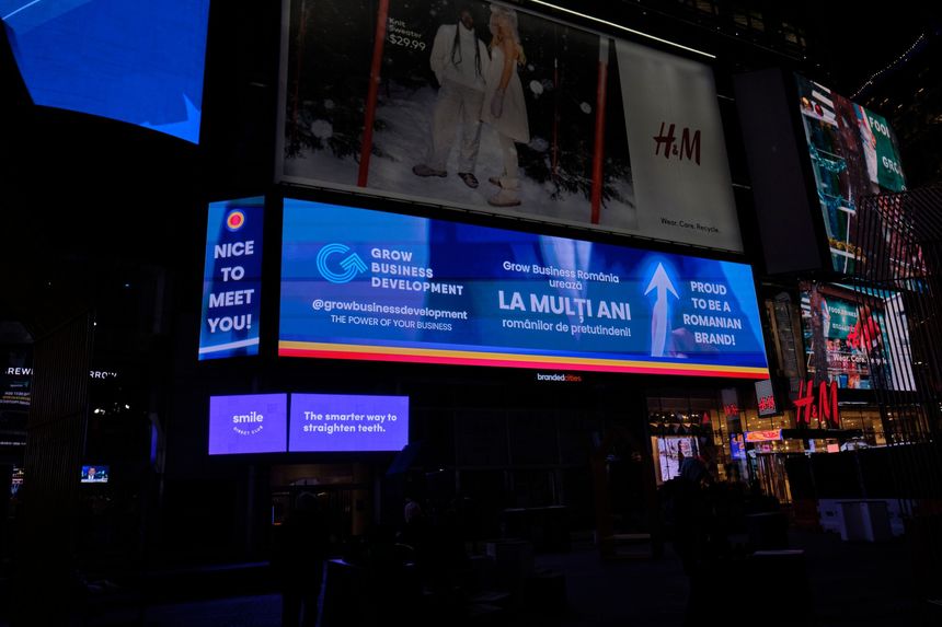 O firmă din Iaşi a cumpărat spaţiu publicitar în Times Square pentru a le ura „La mulţi ani” românilor din întreaga lume