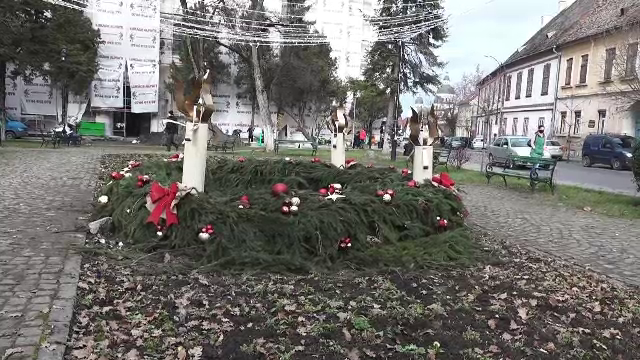 Situație revoltătoare în Târgu Mureș. Ornamentele stradale de Crăciun, furate: ”Nu-i normal”