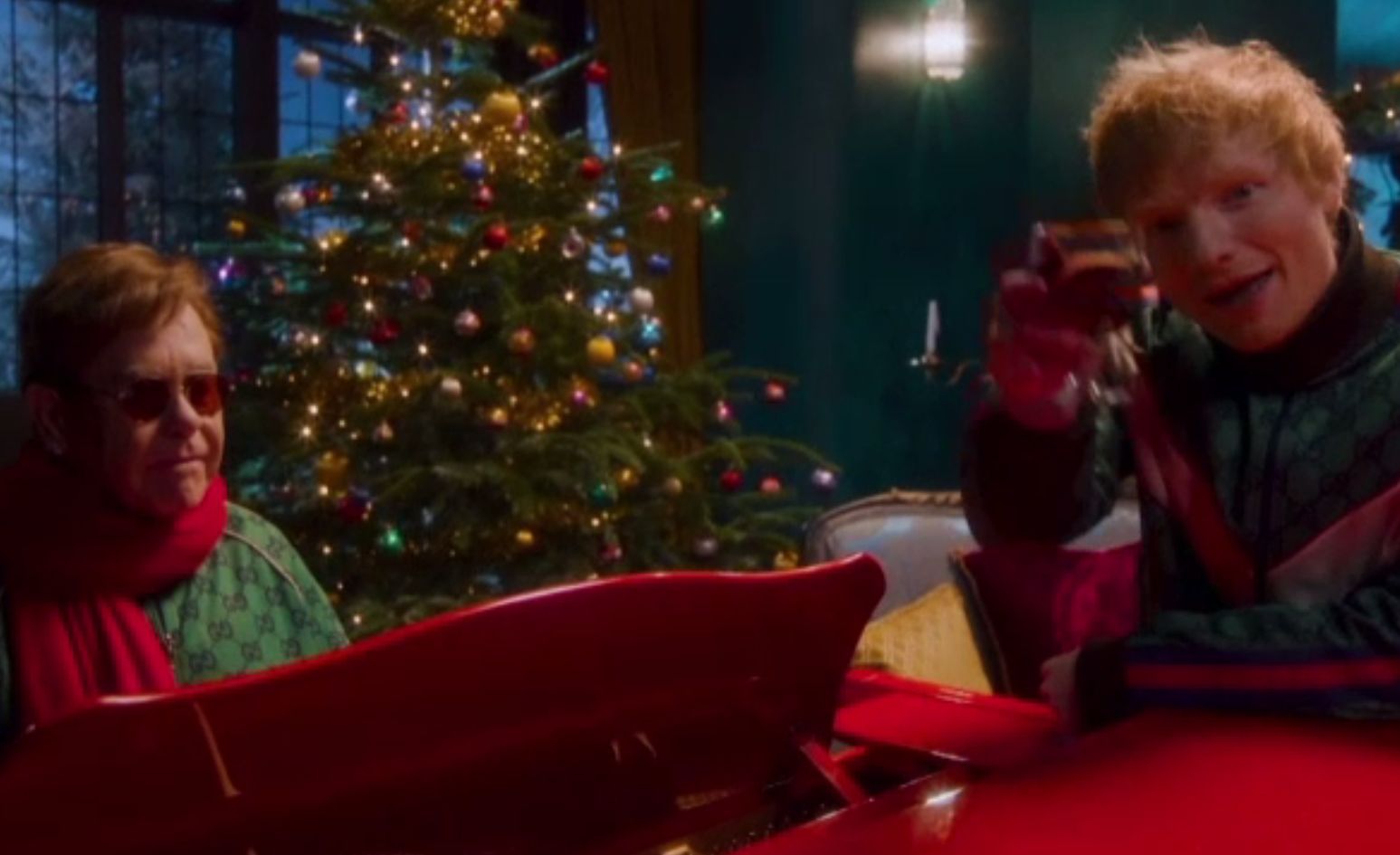 Melodia de Crăciun care parodiază piese celebre, scoasă de Elton John și Ed Sheeran