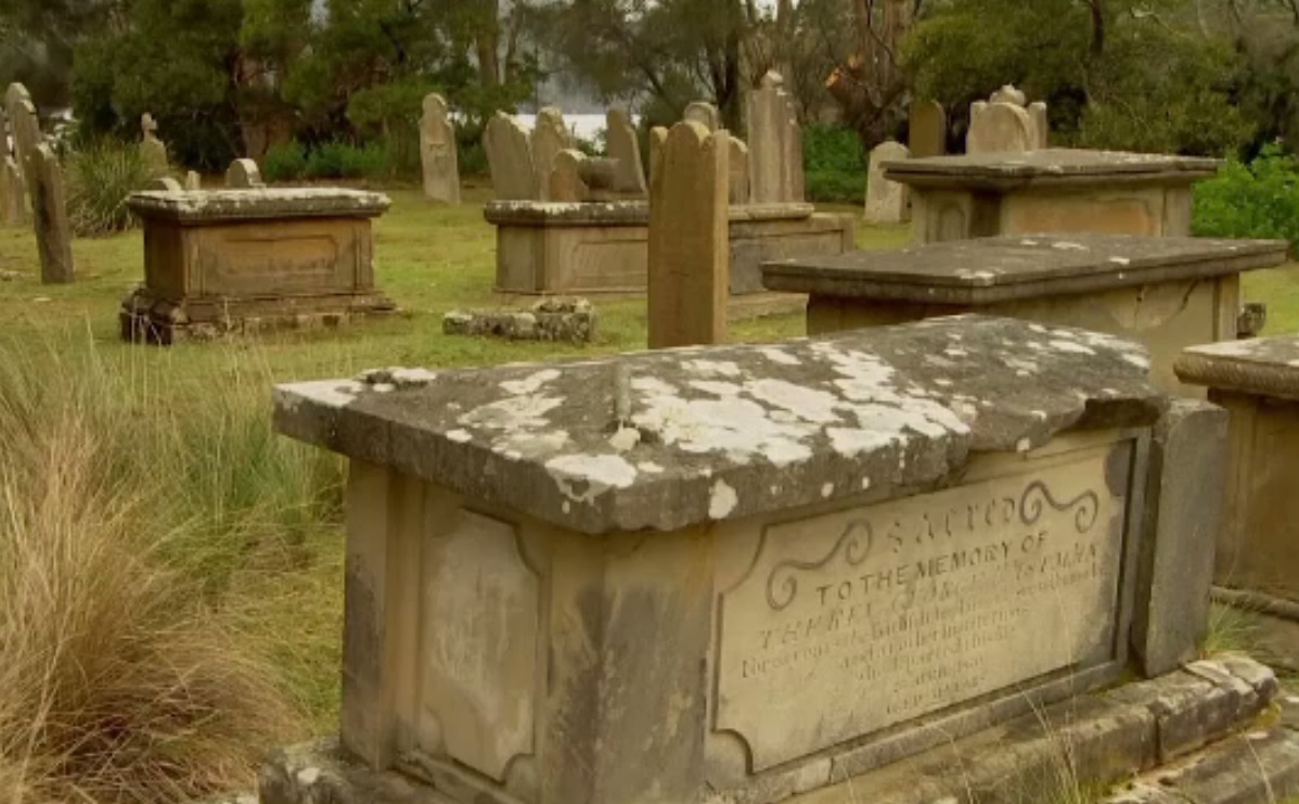 Cimitirul aflat pe Insula Morților și-a deschis porțile pentru turiști. Ghid turistic: Aici nu este doar istorie