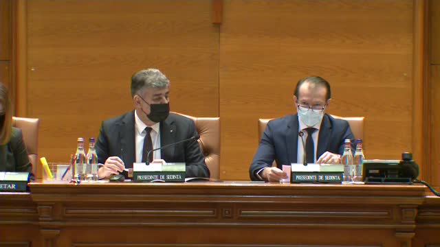 Ședinţa solemnă în Parlament, dedicată Constituţiei. Klaus Iohannis nu a participat