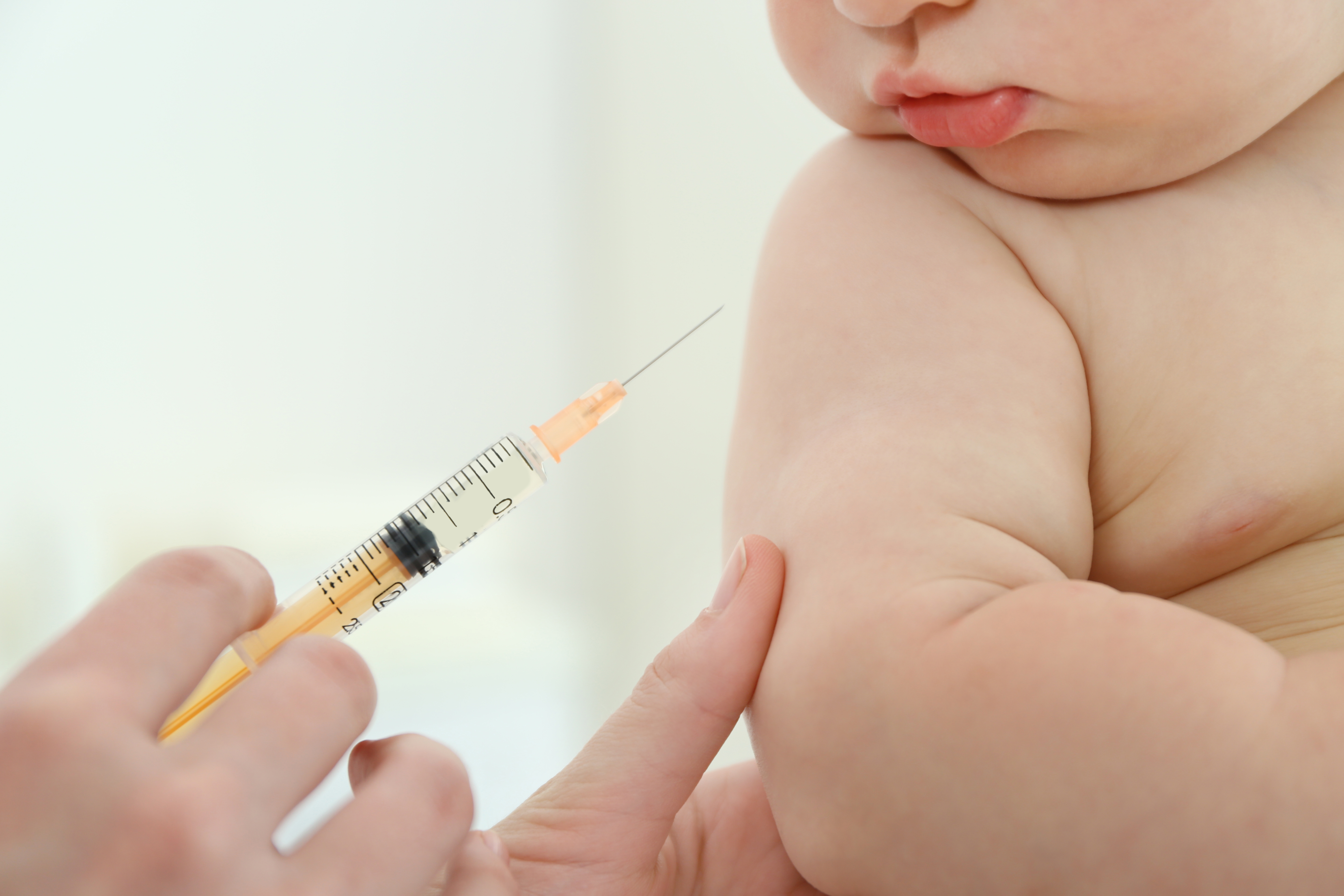 Bebeluși spitalizați, după ce au fost vaccinați din greșeală cu Pfizer în loc de vaccinul pentavalent