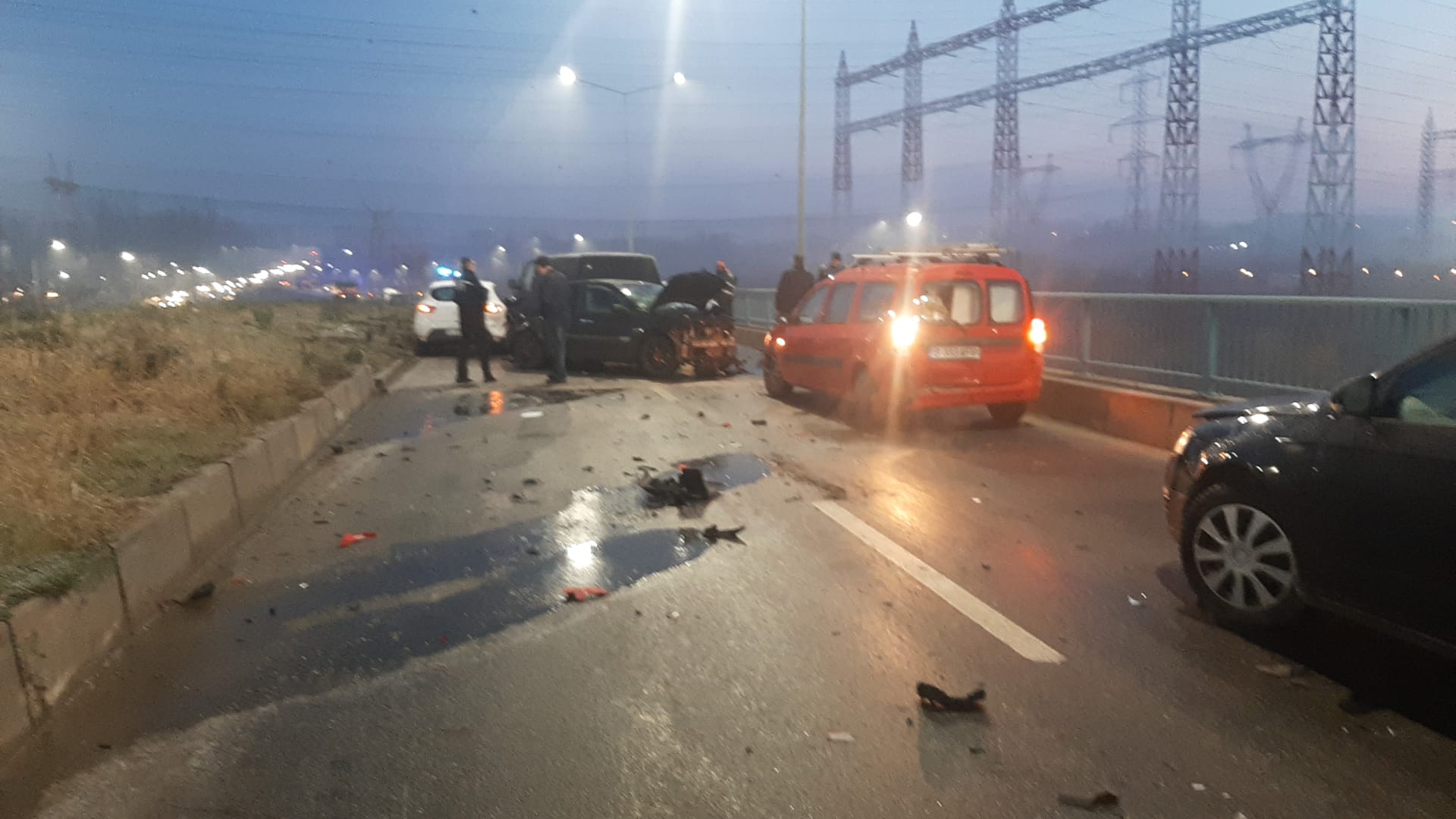 Accident în lanț în București, cu 20 de mașini. Șoferii spun că era polei și ceață