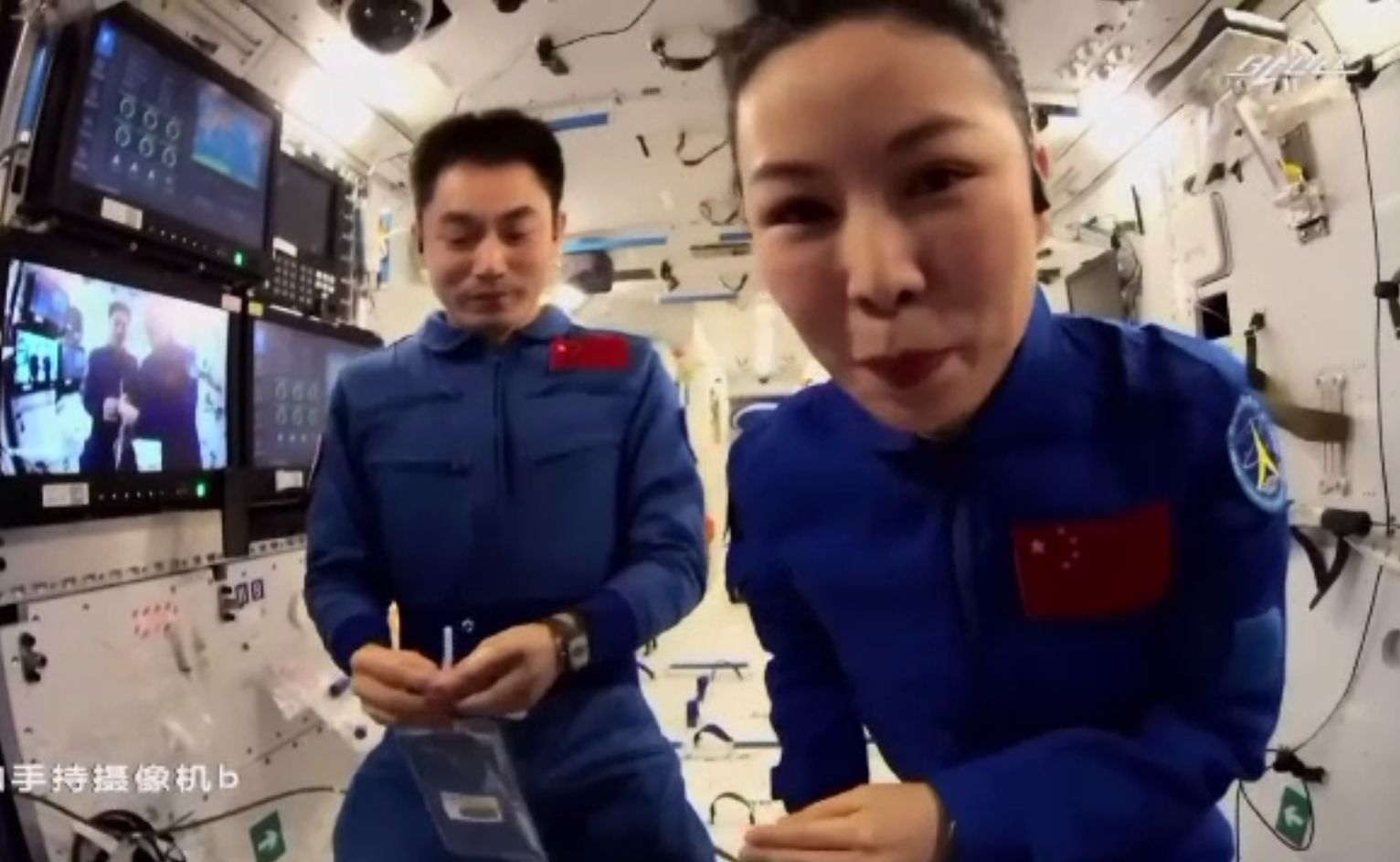 Lecție de știință transmisă în direct de pe Stația Spațială a Chinei, de astronauți. Elevii au fost încântați