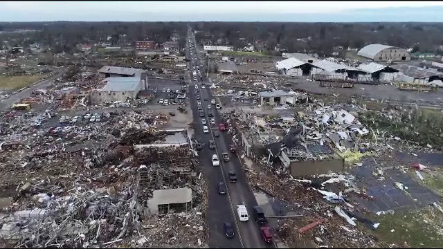 „O tragedie de neimaginat”. Dezastrul lăsat în urmă de tornadele care au ucis zeci de oameni în SUA. GALERIE FOTO