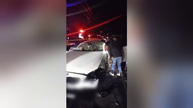 Accident grav în Cojasca. Două persoane au fost rănite după ce mașina în care se aflau a lovit un cap de pod