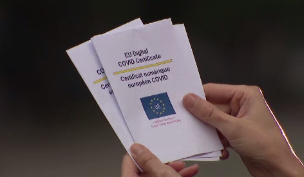 Anchetă în Vâlcea, după ce sute de oameni ar fi obținut certificate Covid fără să se imunizeze
