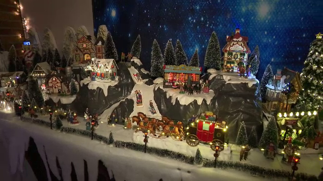 Orașul lui Moș Crăciun în miniatură, creat de un belgian în sufragerie. „Am avut nevoie de patru zile pentru a aranja totul”