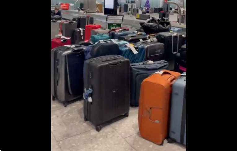 VIDEO Haos pe aeroportul din Heathrow. Pasagerii British Airways sunt trimiși acasă înainte să-și ridice bagajele de cală