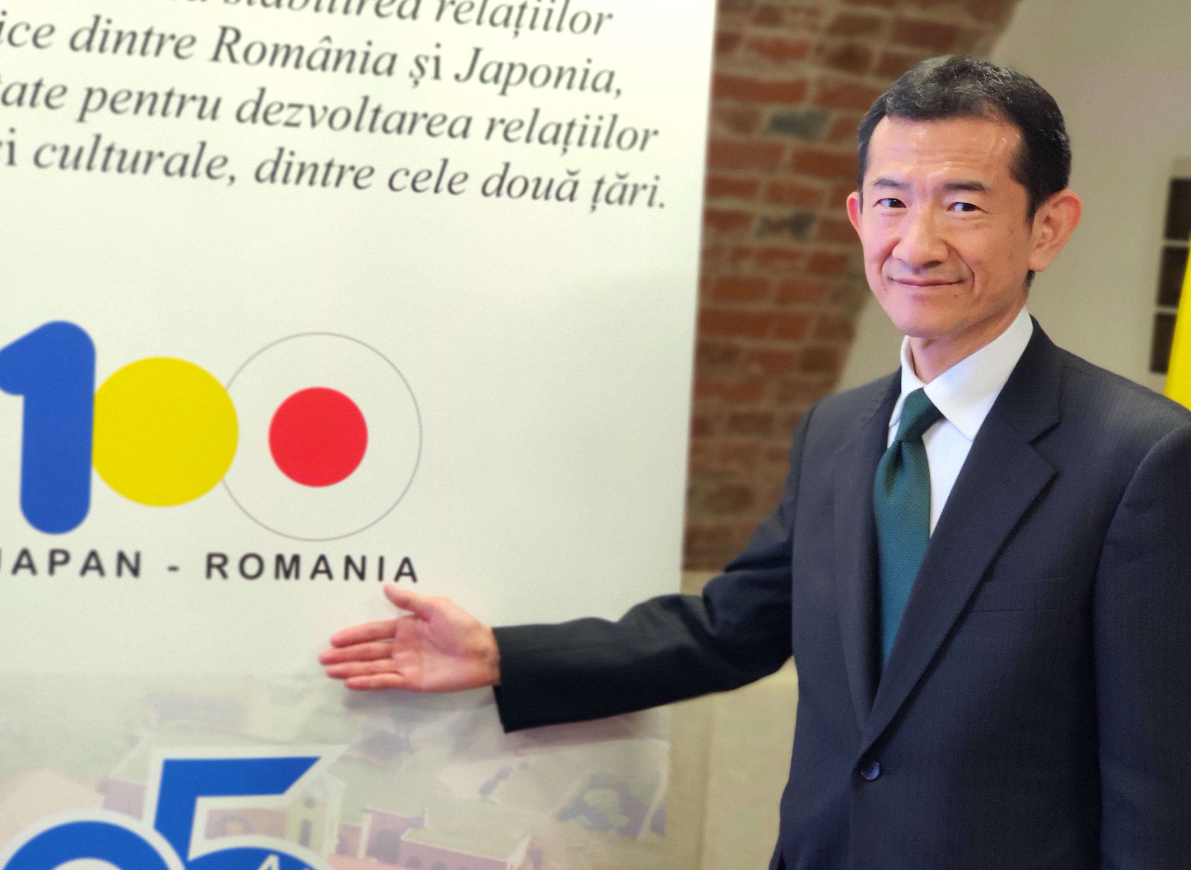 Ambasadorul Japoniei în România, evacuat de urgență din Parlament, din cauza protestelor AUR