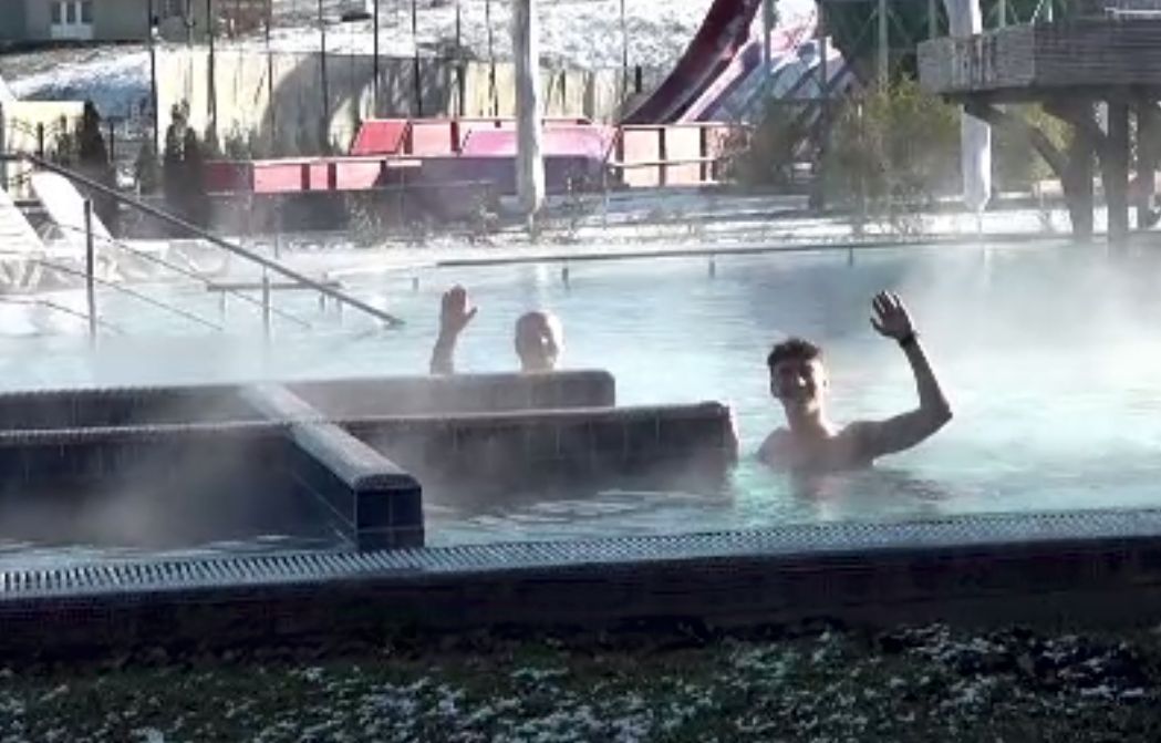 Turiștii care vor petrece Crăciunul în piscina cu apă termală. Cât costă sejurul la Băile Felix