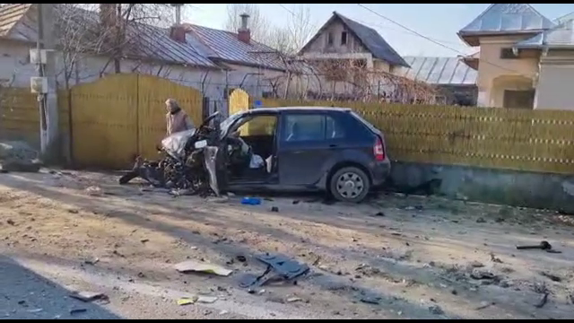 Accient grav pe un drum din județul Dâmbovița. Un bărbat a murit după ce a intrat cu mașina într-un TIR