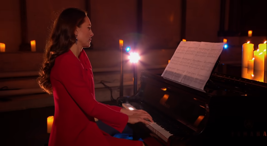 Ducesa de Cambridge a cântat la pian pentru prima dată în public în concertul de Crăciun de la Westminster Abbey