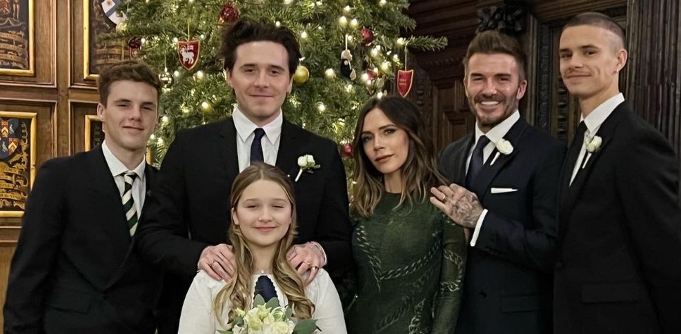 Familia Beckham, portret inedit de Crăciun. Victoria și David au strălucit alături de cei patru copii