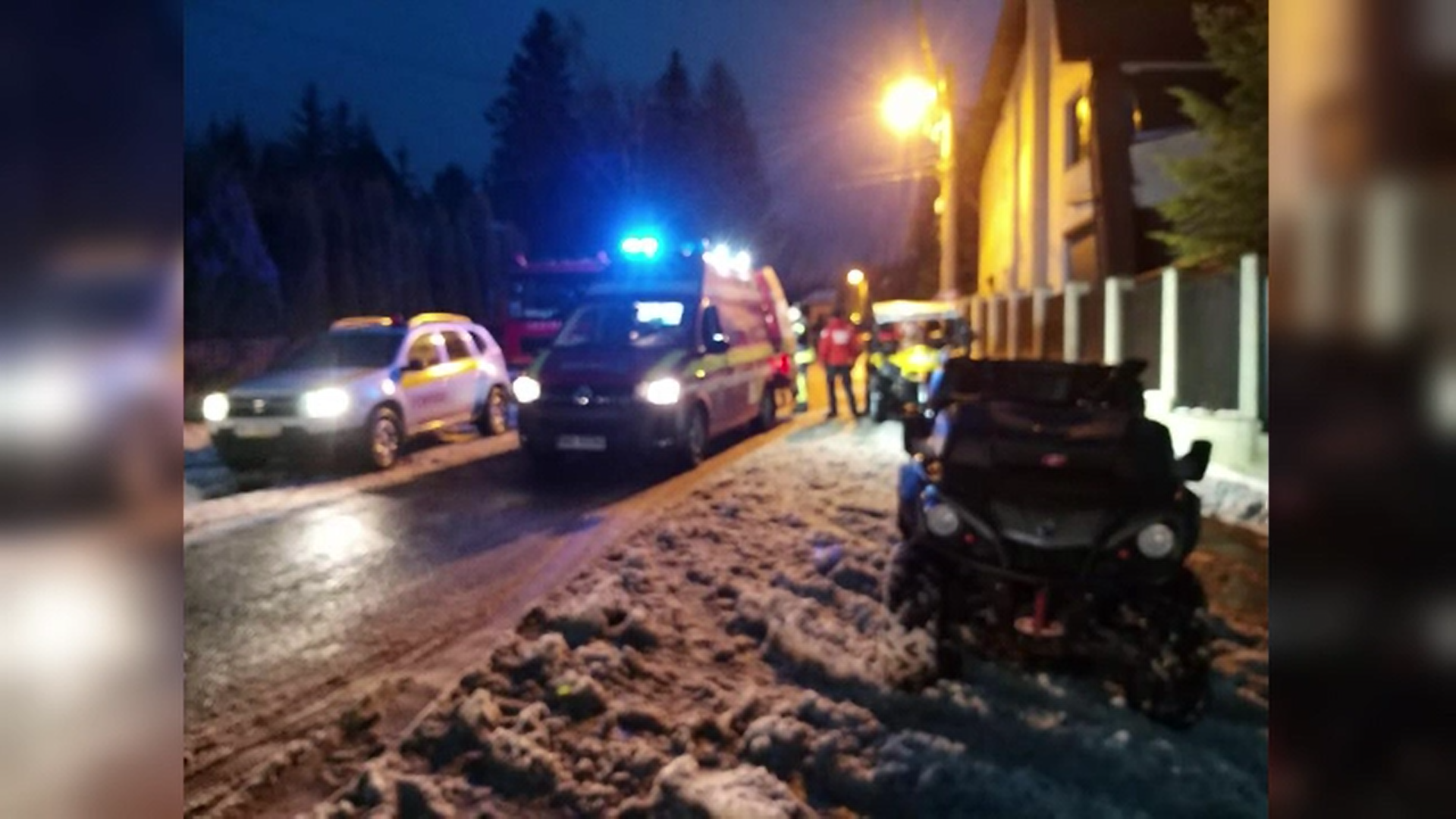 Un bărbat din Prahova și fiul său de 15 ani au căzut cu un ATV într-o râpă. Salvatorii au reușit să îl stabilizeze