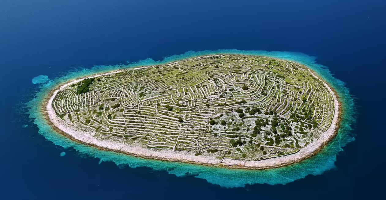 FOTO Povestea impresionantă a insulei ce seamănă cu o amprentă de deget. Secretul care o face să aibă acest aspect