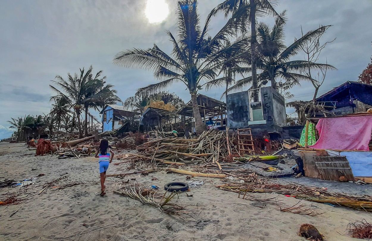Bilanţul taifunului Rai a crescut la 388 de morţi, fiind unul dintre cele mai puternice care a lovit Filipine în ultimii ani