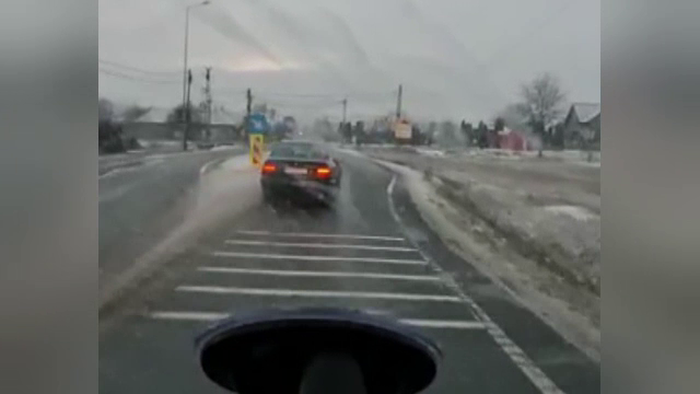 Șoferiță beată, filmată în trafic, la un pas să producă o tragedie. Ce alcoolemie avea