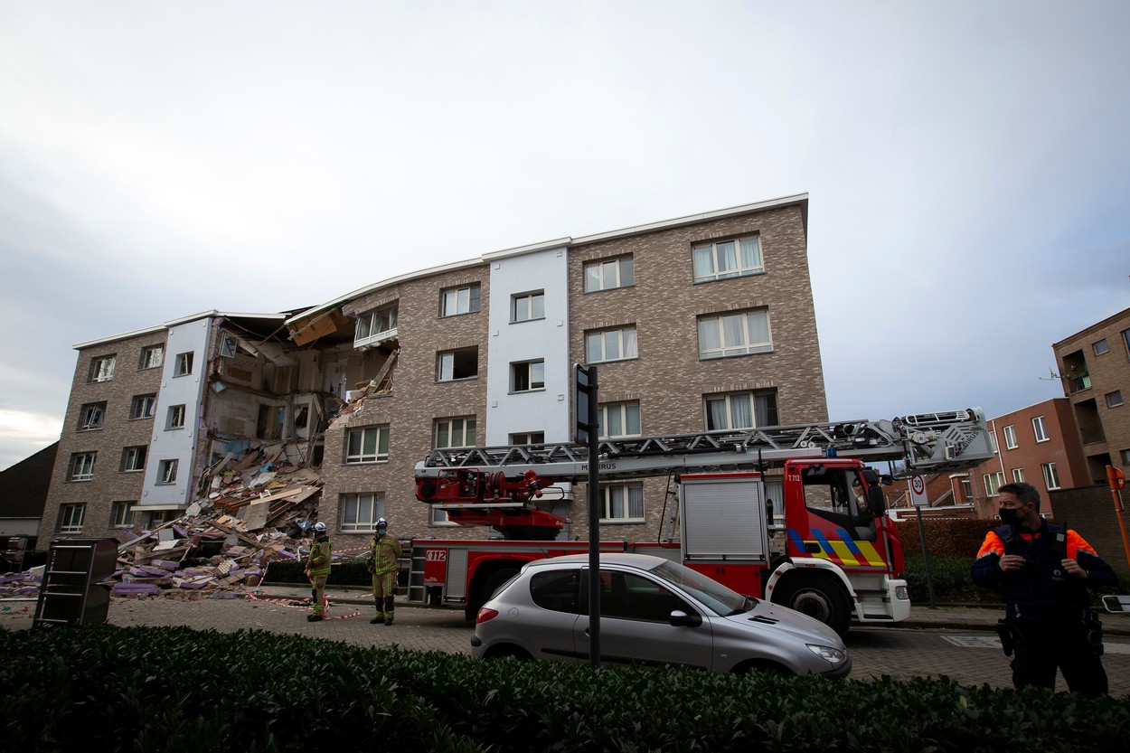 FOTO. O explozie puternică a distrus o clădire din Belgia. Opt persoane sunt date dispărute