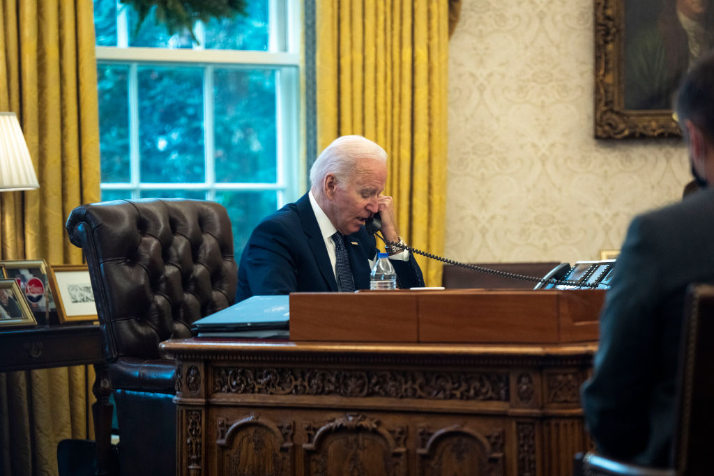 Biden îi transmite lui Putin că SUA și aliații vor răspunde 