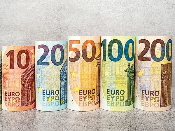 O bancă a virat din greșeală 155 de milioane de euro în conturile unor clienți